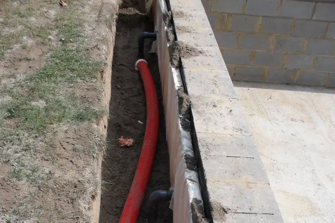 Rénovation de piscine avec réparation des canalisations enterrées et mise aux normes des installations