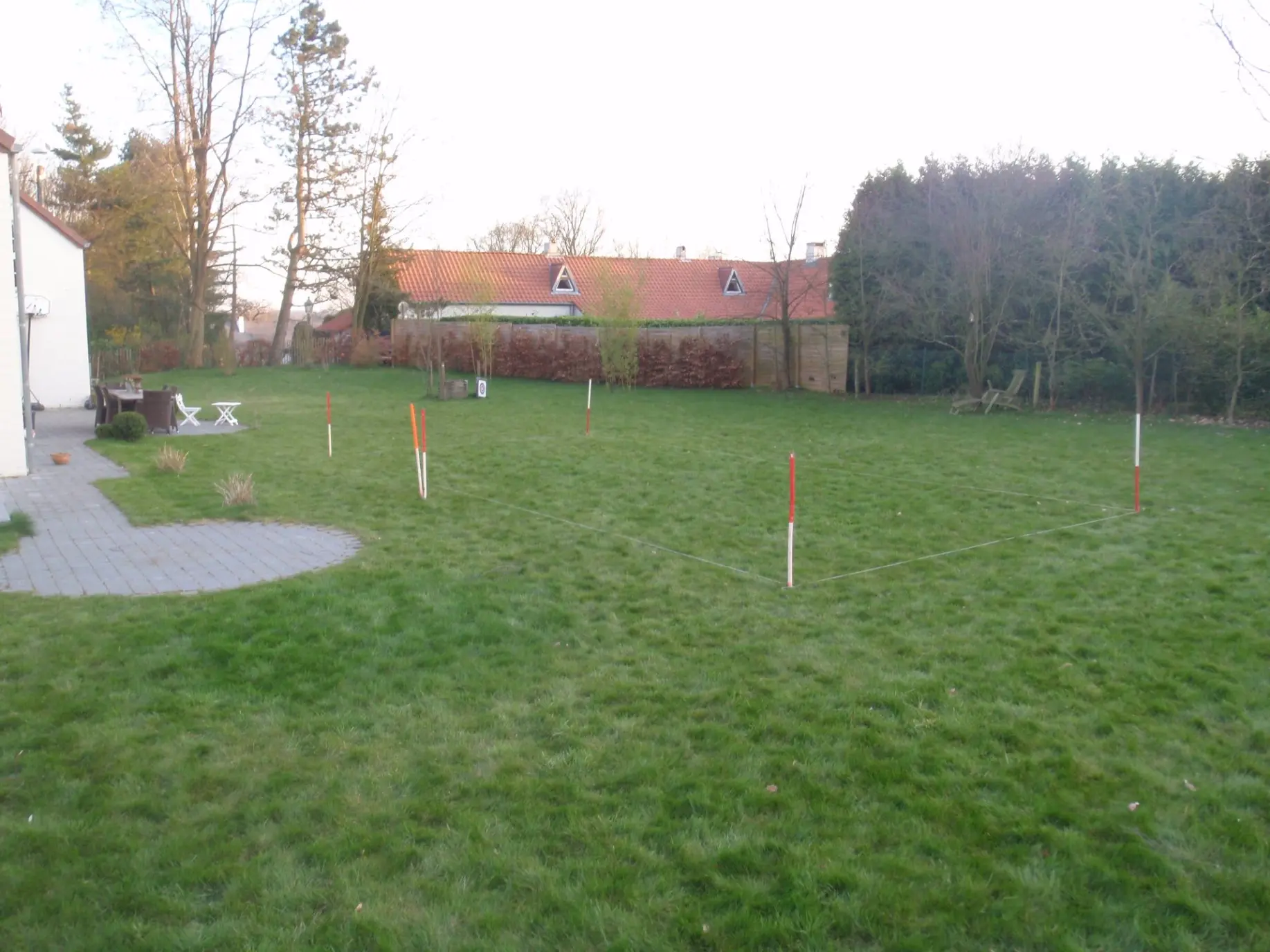 Étude d’implantation piscine sur grand terrain familial – Préparation du terrassement