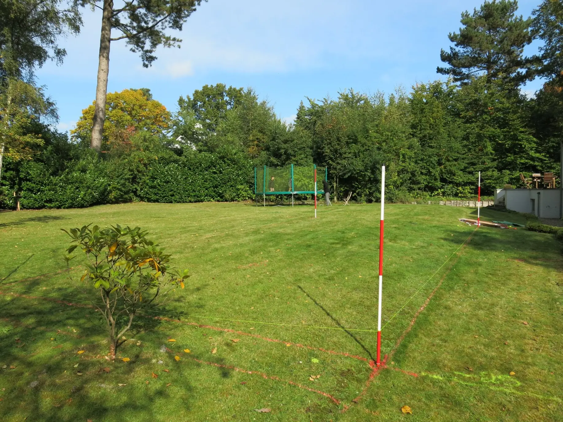 Marquage au sol de piscine dans jardin arboré – Étude d’orientation