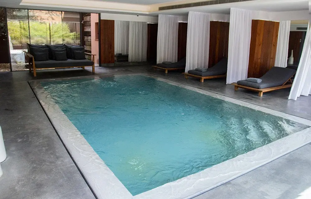 08009001M_Gray c Spa.webp