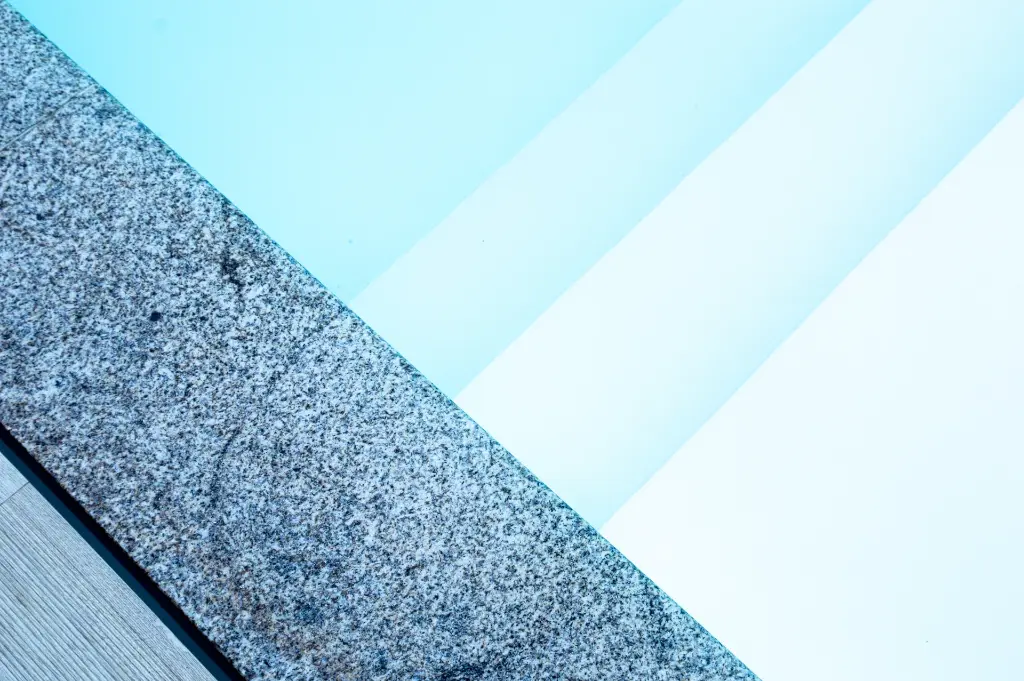 08009003m white 2028 1.webp