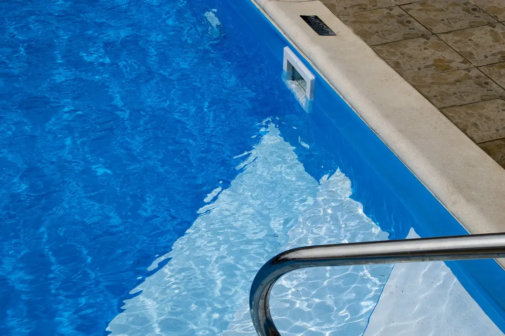 08009006M_Public Pool 8283 4.webp