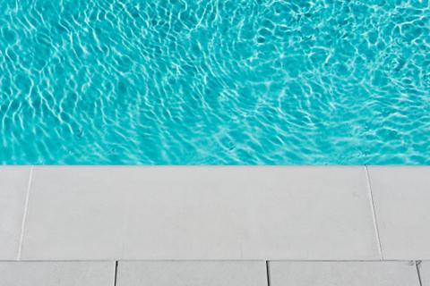 Bassin rénové avec rehaussement du fond – ajustement de la profondeur pour plus de confort